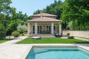 Outdoor pool - Villa Faturi (Kringa)