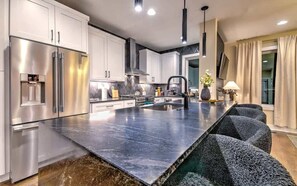 Fridge, microwave, oven, stovetop - Howdy Nashville Home - 11 Beds, Rooftop & Hot Tub! (Nashville)