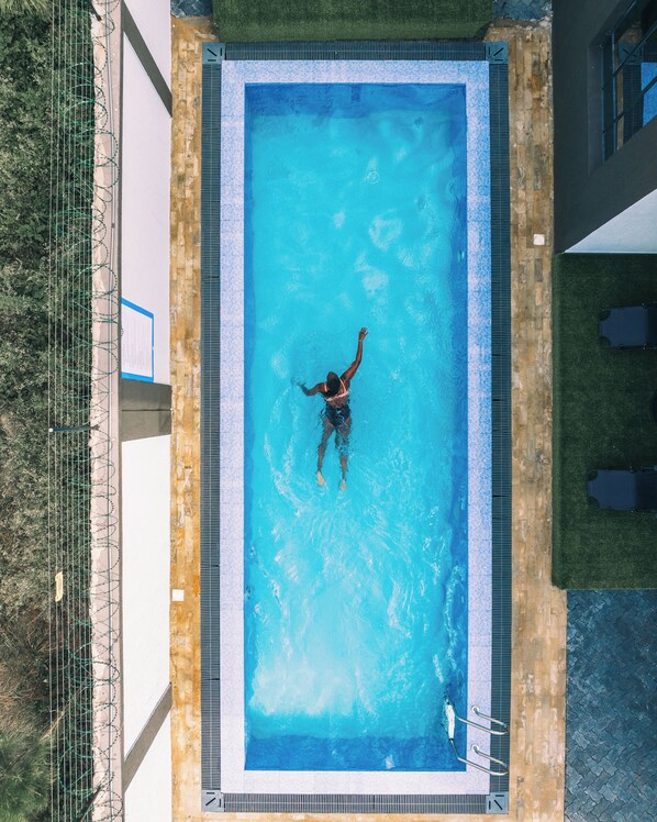Outdoor pool - Skyhut Boutique House (Kitengela)