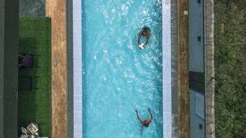 حمّام سباحة خارجي