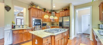 3 Mi to Carowinds: Retreat w/ On-site Fishing
