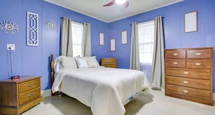 Walk to 1st Street: Family Home in Thibodaux!