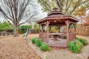 House (4 Bedrooms) | Interior - 3 Mi to the Star: Spacious Home w/ Yard + Gazebo! (Frisco)