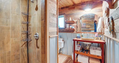 Lake Butler Cabin on 5 Acres w/ Fire Pit!