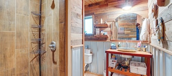 Lake Butler Cabin on 5 Acres w/ Fire Pit!