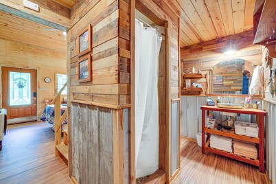 Lake Butler Cabin on 5 Acres w/ Fire Pit!