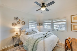 Cottage (2 Bedrooms) | Interior - < 3 Mi to Dtwn: Modern Cottage in Greenville! (Greenville)