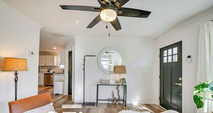< 3 Mi to Dtwn: Modern Cottage in Greenville!