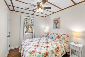 2 bedrooms, desk, free WiFi, bed sheets