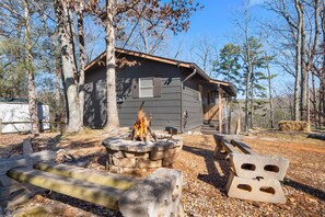 Property grounds - New! Bring Pets! Firepit*Fishing*Games*Sleeps 5! (Sevierville)
