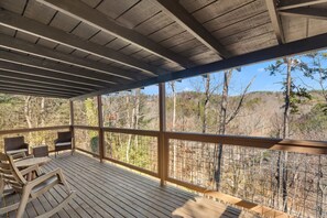 Terrace/patio - New! Bring Pets! Firepit*Fishing*Games*Sleeps 5! (Sevierville)