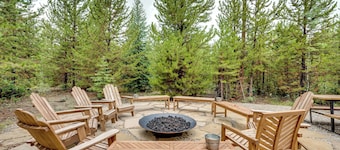 Mtn Escape w/ Hot Tub, By Trails in Grand Lake!