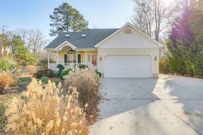 Interior - 8 Mi to Beach: Ocean Pines Home Near Marina & Golf (Berlin)