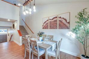 Apartment (2 Bedrooms) | Bahagian dalam