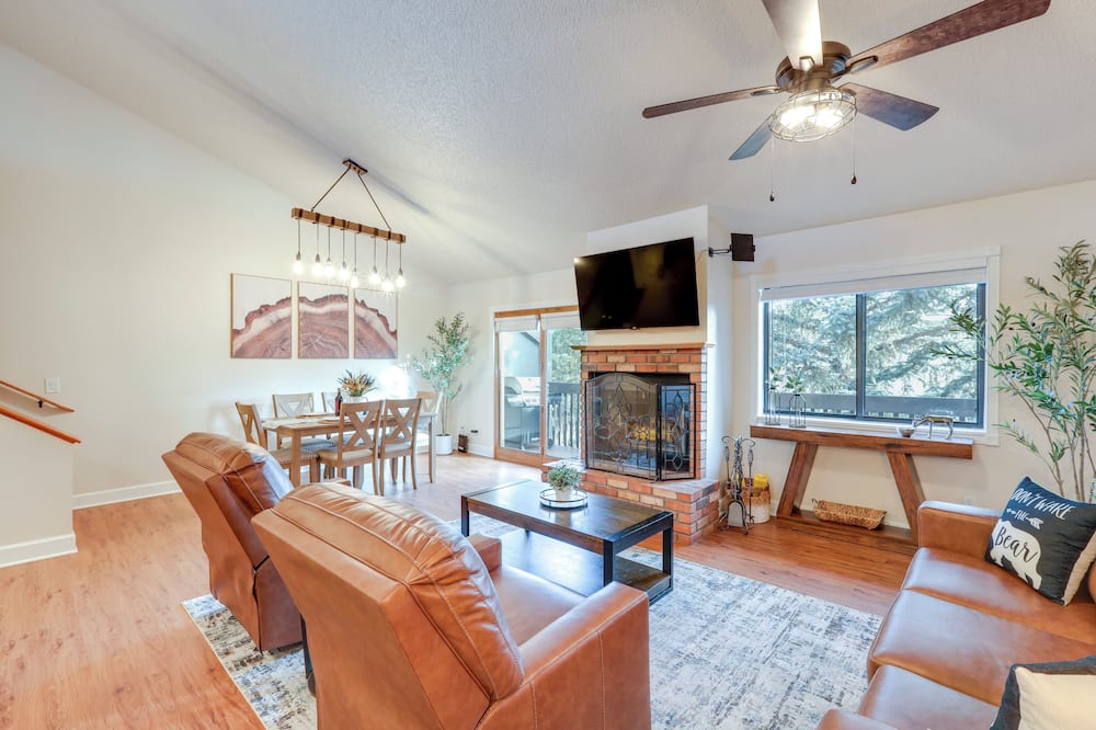 Cozy Flagstaff Condo in Country Club Community! - Cinder Hills, AZ