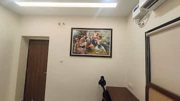 Deluxe Double Room, 1 King Bed, Ground Floor | Memory foam beds, desk, laptop workspace, free WiFi