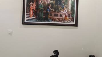 Dobbeltrom – deluxe, 1 kingsize-seng, 1. etasje | Memory foam-senger, skrivebord for bærbar PC og wi-fi (inkludert)