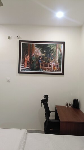 Deluxe Double Room, 1 King Bed, Ground Floor | Memory foam beds, laptop workspace, free WiFi