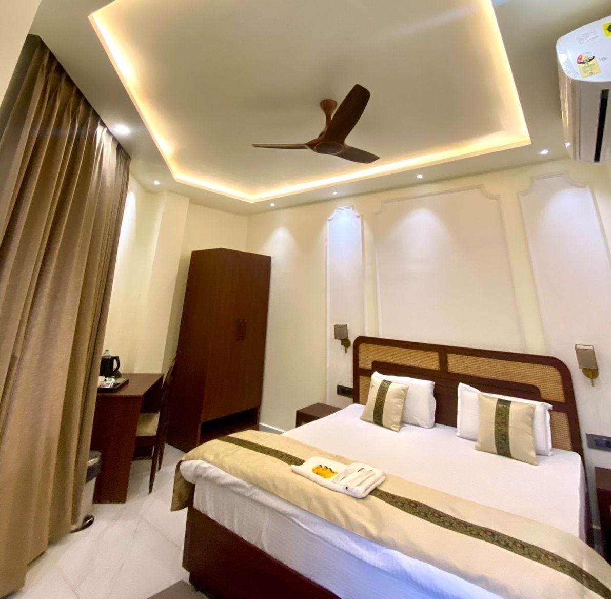 行政双人房, 1 张特大床, 空调, 城市景观 | 记忆海绵床垫、笔记本电脑工作区、免费 WiFi