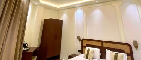 Executive Double Room, 1 King Bed, Air conditioning, City View | Memory foam beds, laptop workspace, free WiFi
