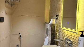 Shower, free toiletries, slippers, bidet