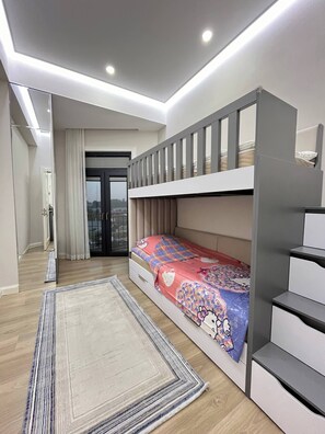 อพาร์ทเมนท์, 3 ห้องนอน, พร้อมสิ่งอำนวยความสะดวกสำหรับผู้พิการ, ระเบียง | 3 ห้องนอน