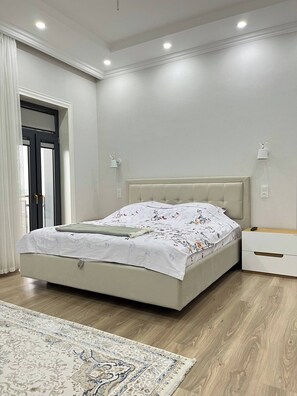 อพาร์ทเมนท์, 3 ห้องนอน, พร้อมสิ่งอำนวยความสะดวกสำหรับผู้พิการ, ระเบียง | ระเบียง