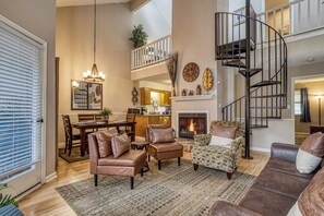 TV, fireplace - Downtown Gatlinburg Village~3Bed~3Bath~Sleeps 8~ (Gatlinburg)