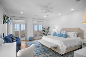 6 bedrooms, desk, iron/ironing board, free WiFi