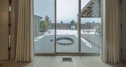 Wilderness Club Golfer's Cottage w/ Hot Tub!
