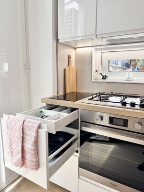 Fridge, microwave, oven, stovetop