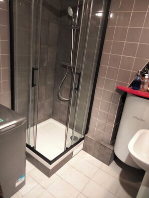 Handtücher, Seife, Toilettenpapier