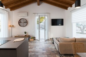 TV - Country villa with pool in Buseto Palizzolo (Buseto Palizzolo)