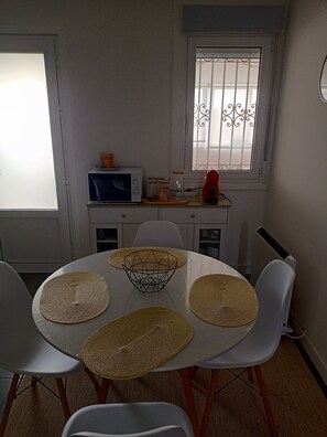 Dining - House pontevedra, enjoys tranquility 5 min from the beach and 3 min from downtown  (Pontevedra)