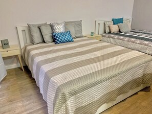 3 bedrooms, free WiFi, bed sheets - Charming, Fun, 3-Suite Apartment in Vibrant Budapest (Budapest)