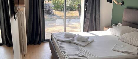 4 bedrooms, iron/ironing board, WiFi