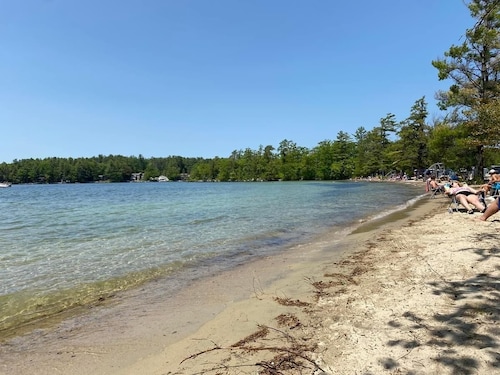 Charming 2-bedroom house in Moultonborough with AC, WiFi. Enjoy your stay