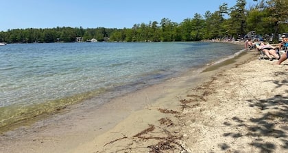 Charming 2-bedroom house in Moultonborough with AC, WiFi. Enjoy your stay