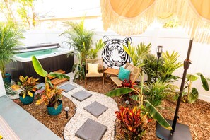 Outdoor spa tub - The Tigers Den w/ Hot Tub Oasis & Near Ocean! (St. Petersburg)