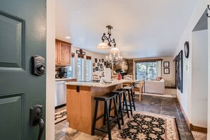 Condo, 2 Bedrooms | Interior