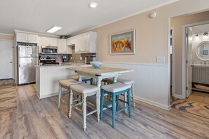 Condo, 3 Bedrooms | Dining