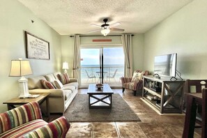 Condo, 1 Bedroom | Living area