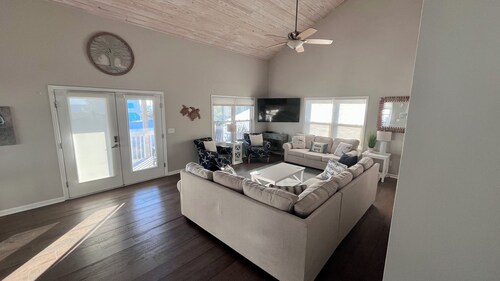 Seven Palms: Private Pool, 2nd Row Ocean Views,  Spacious West End Beach!