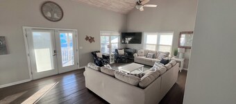 Seven Palms: Private Pool, 2nd Row Ocean Views,  Spacious West End Beach!