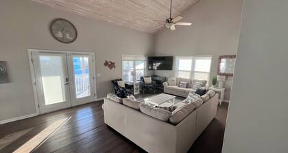Seven Palms: Private Pool, 2nd Row Ocean Views, Spacious West End Beach!