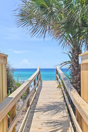 On the beach - New! Gulf Front with Private Pool and Panoramic Views- Sandpiper's Retreat (Santa Rosa Beach)