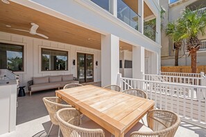 Outdoor dining - New! Gulf Front with Private Pool and Panoramic Views- Sandpiper's Retreat (Santa Rosa Beach)