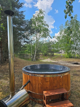 Outdoor spa tub. Domek nad stawem agroturystyka