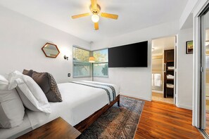 2 bedrooms, iron/ironing board, Internet, bed sheets - NEW Ocean Beach Charming 2BD Cottage w/ Parking, a BBQ, Outdoor Firepit & Dining, Pets Welcome! (San Diego)