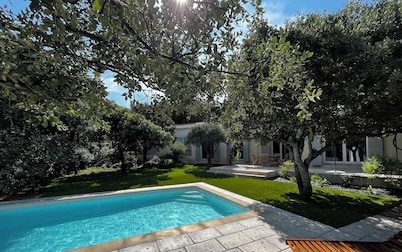 Candau Villa, a green haven with a wooded garden and a pool, 5min from Avignon
